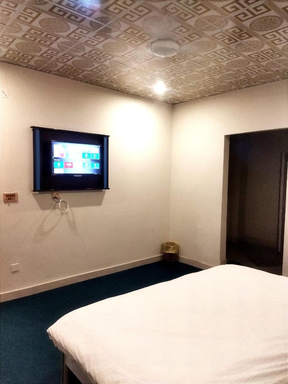 Hotel Royal Sweet Lahore Bagian luar foto